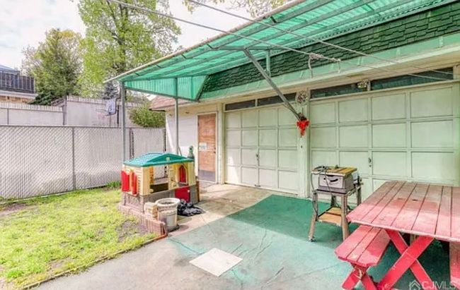 Image of 583 Chestnut St