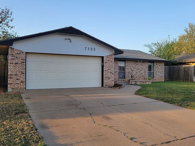Image of 7123 Nw Ash Ave