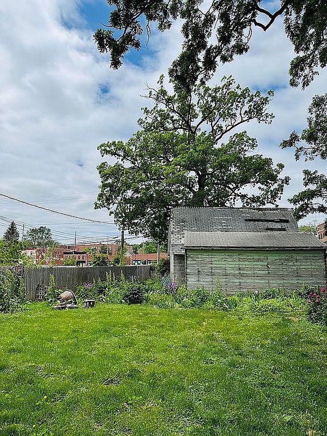 Image of 1624 Oakland Ave