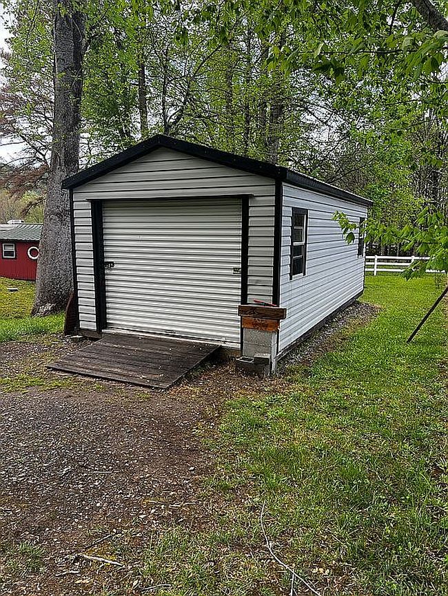 Image of 786 Bullfrog Ln