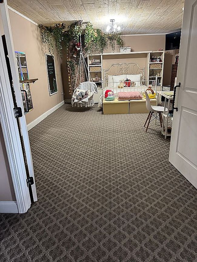 Image of 15919 Lone Oak Dr