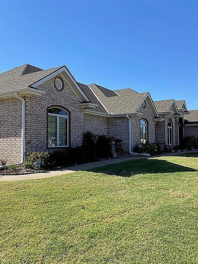 Image of 5565 Park Hill Dr