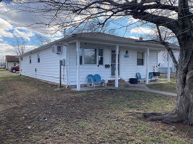 Image of 1006 E Carter St