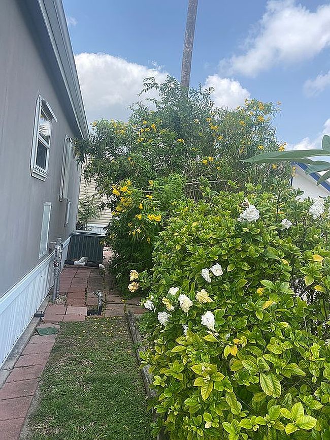 Photo of 39 Sundance Ln, Brownsville, TX