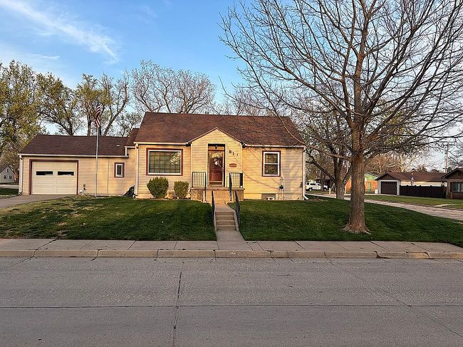 Photo of 816 S Saint John Ave, Lyons, KS