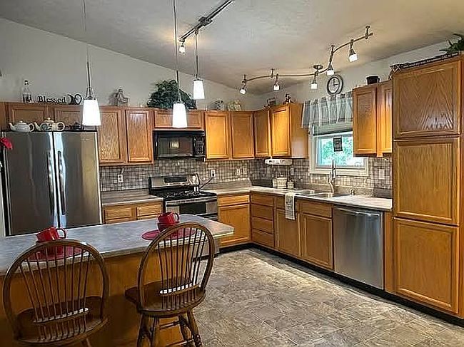 Photo of 2911 S County Road 700 E, Walton, IN