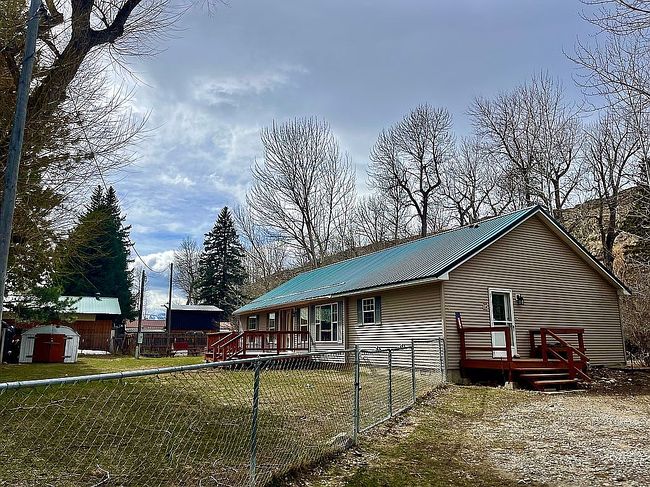 Image of 218 W School St