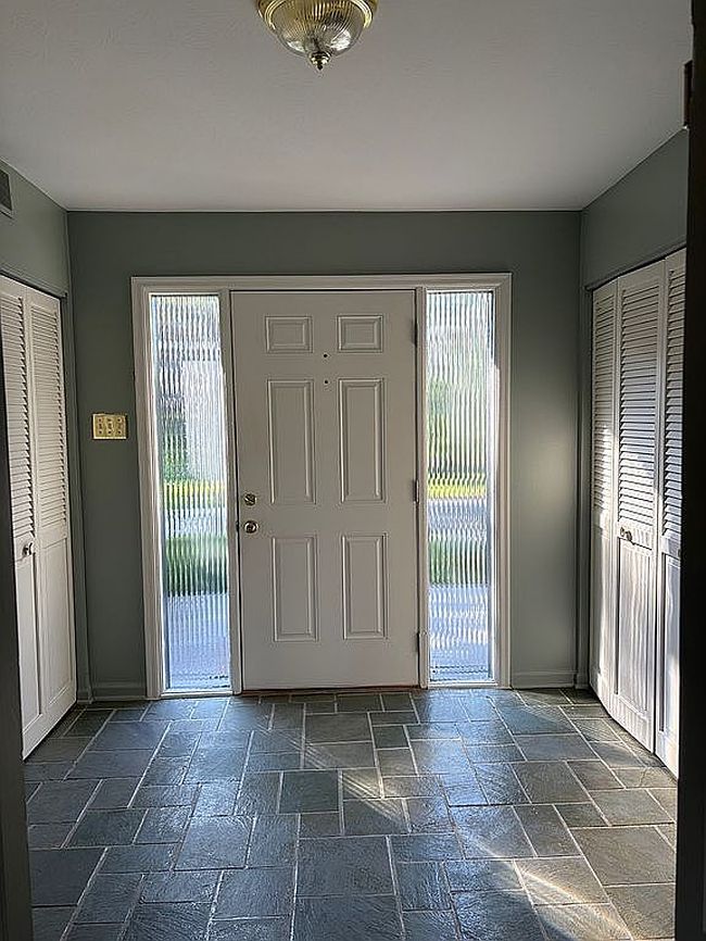 Photo of 553 Meadow Ln, Versailles, KY