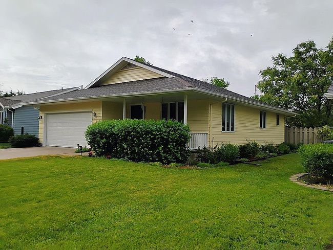 Photo of 225 E Spruce St, Hesston, KS