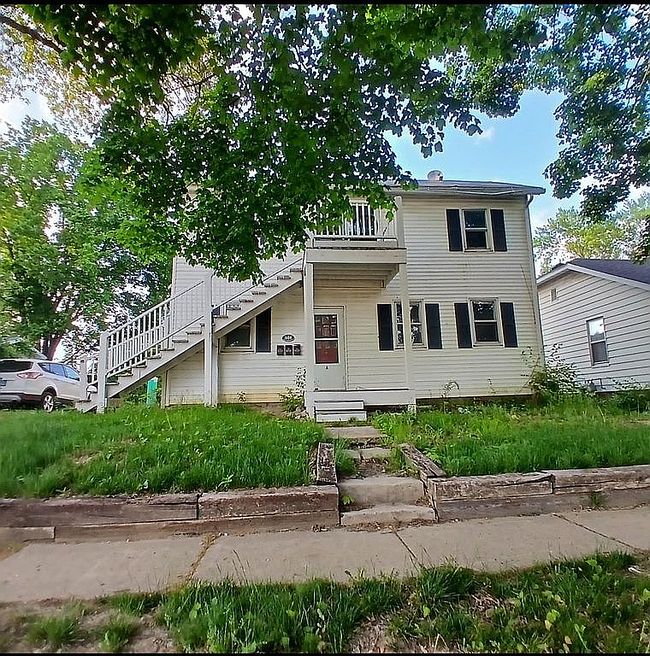 Preview of property located at 326 W Calhoun St