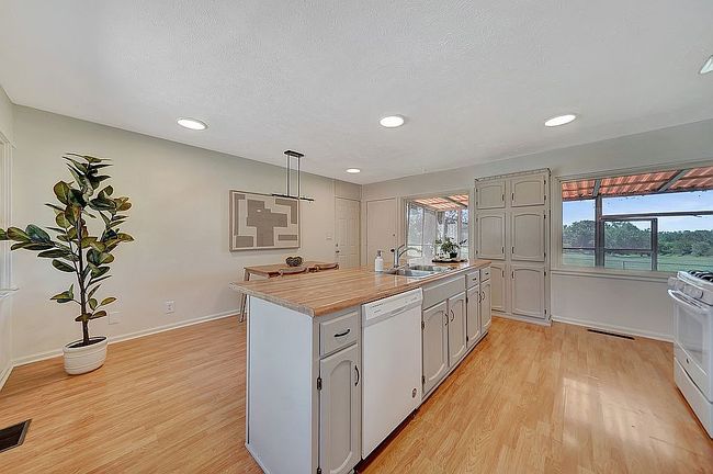 Additional photo 3 of property located at 3801 Castle Cir