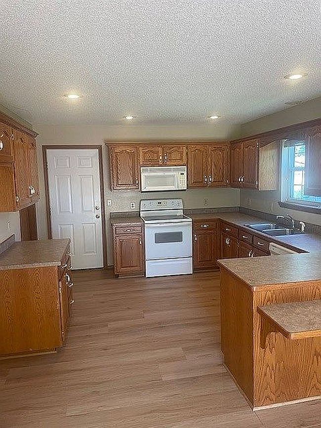 Photo of 2031 Redbird Dr, Webb City, MO