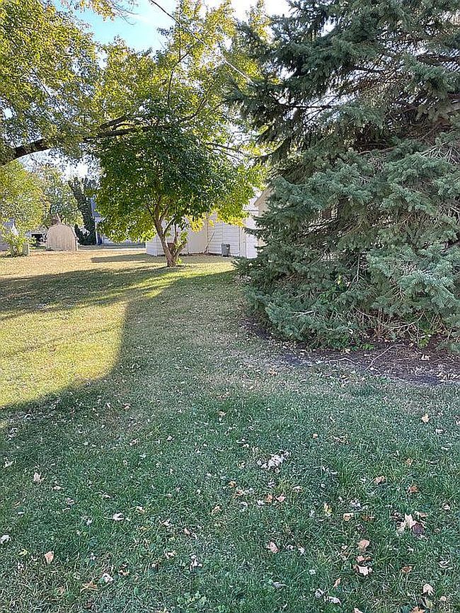 Image of 301 E 7th St
