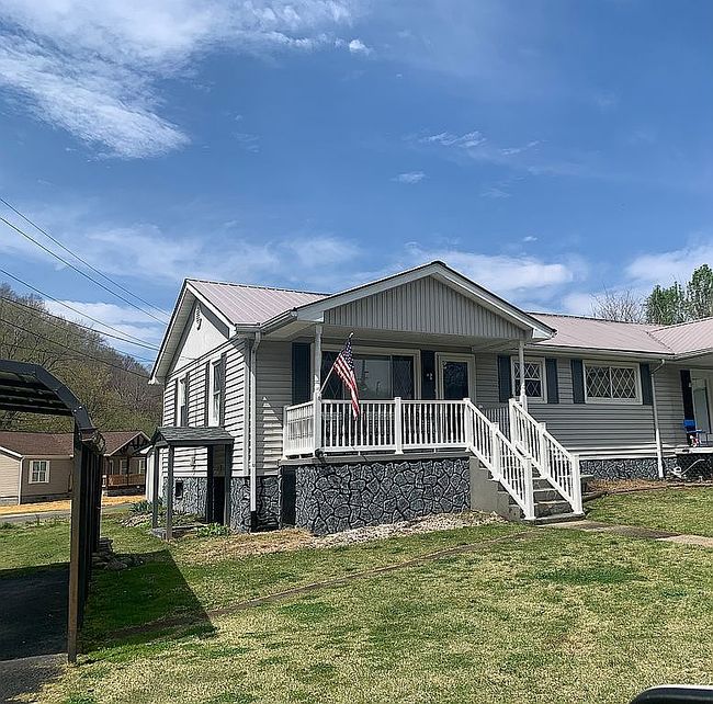 Photo of 52 Dayton St, Whitesburg, KY