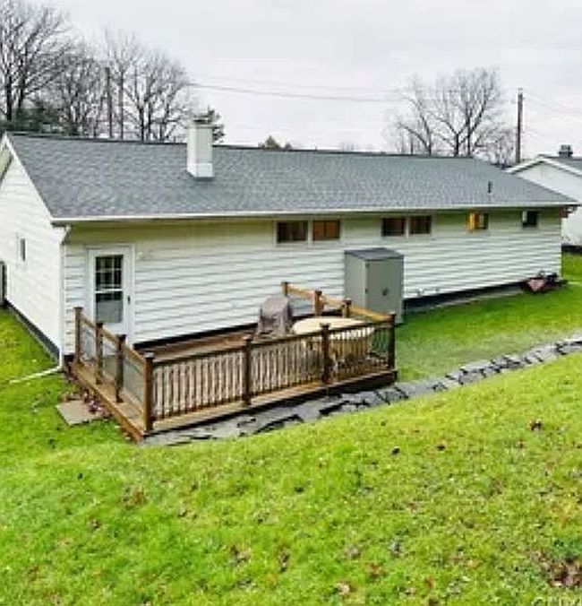Photo of 112 Oakridge Dr, Syracuse, NY