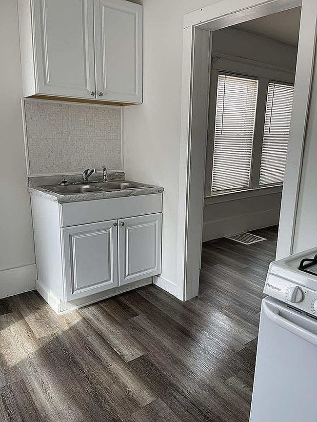 Photo of 910 Black Ave, Flint, MI