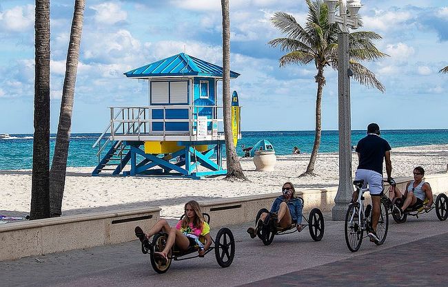 Additional photo 2 of property located at 400 N Surf Rd Apt 703