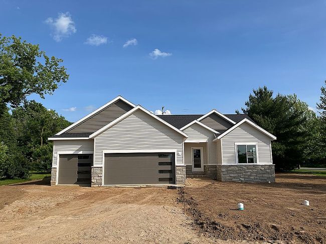 Photo of 102 Nicole Dr, Brooklyn, MI