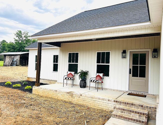 Photo of 157 Courtney Dr, Eva, AL