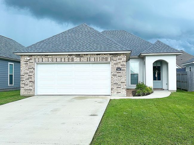 209 Adry Ln, Youngsville, LA