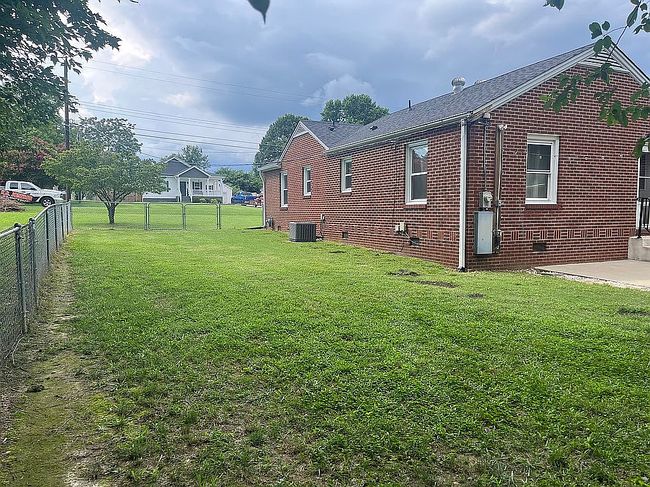 Photo of 2272 May Dr, Burlington, NC