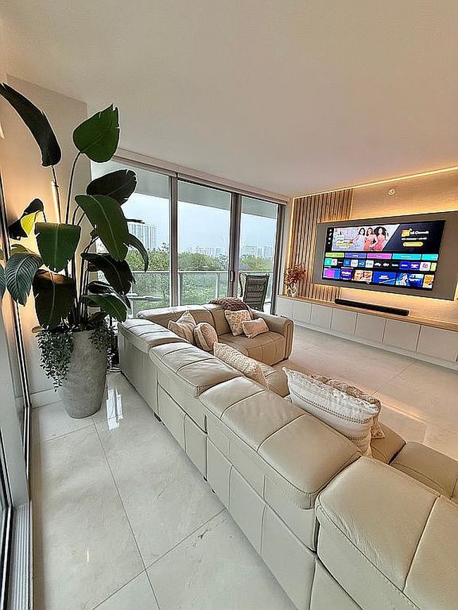 Image of 16385 Biscayne Blvd Unit 301