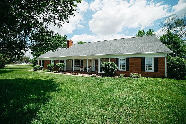 Image of 1424 Adams Ln