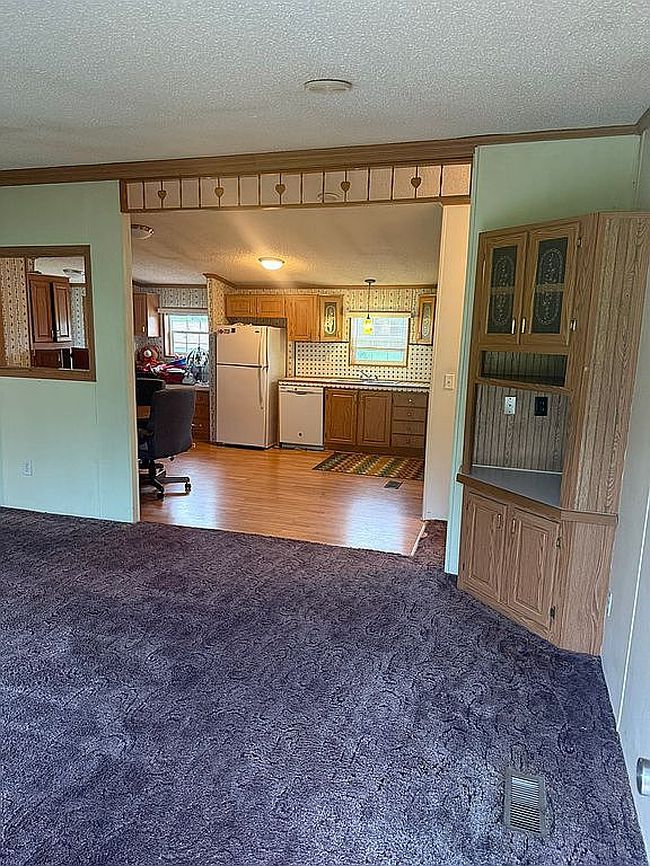 Photo of 4 Colonial Dr, Bentleyville, PA