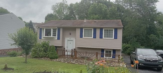 Photo of 410 Meade Dr, Coraopolis, PA