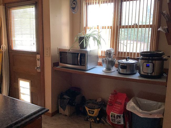 Image of 115 W 6th St