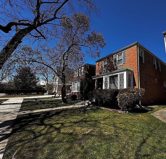 Preview of property located at 3122 W Sherwin Ave