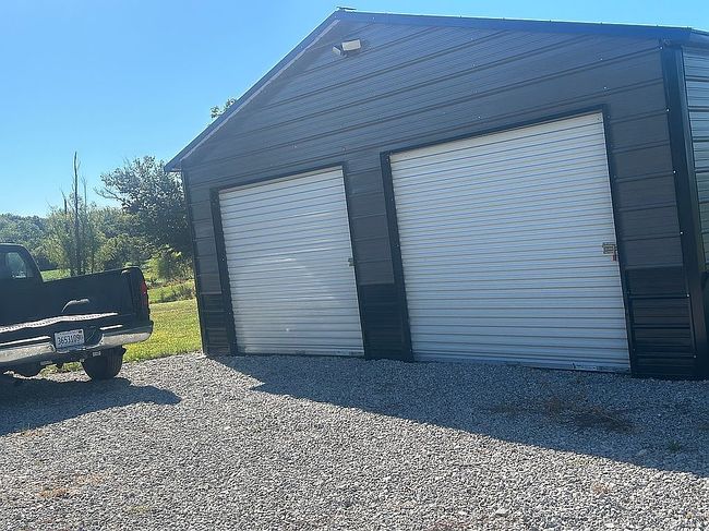 Image of 396 E 2000 Ave
