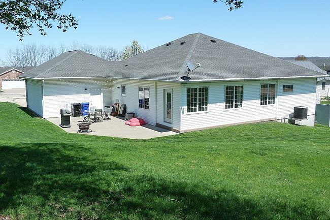 Photo of 112 Sunrise Ct, Bellevue, IA
