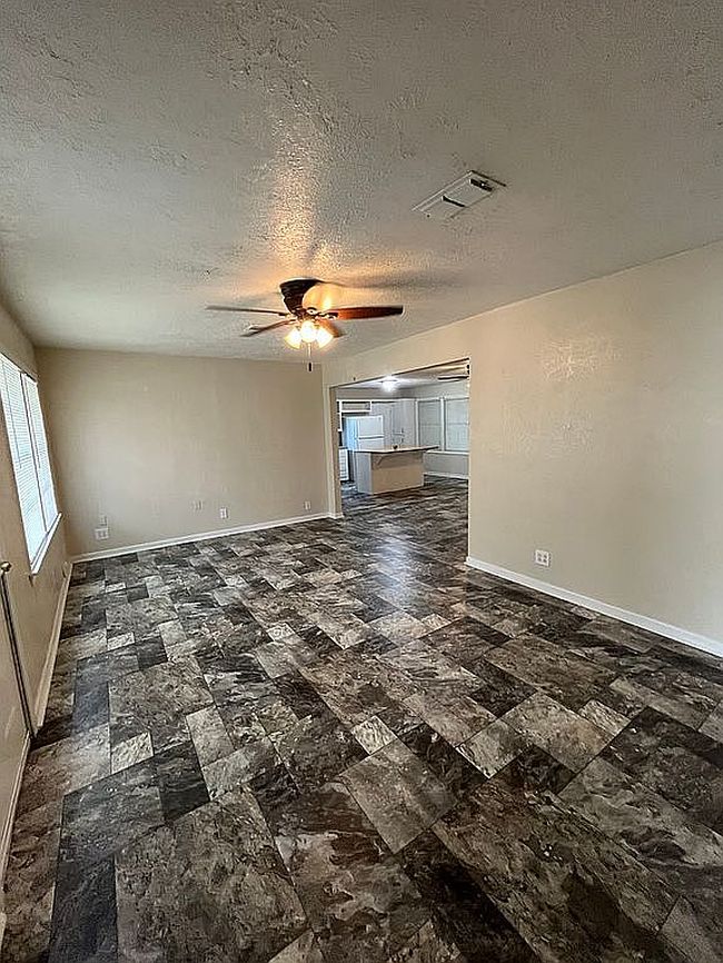 Photo of 140 W Hooks St