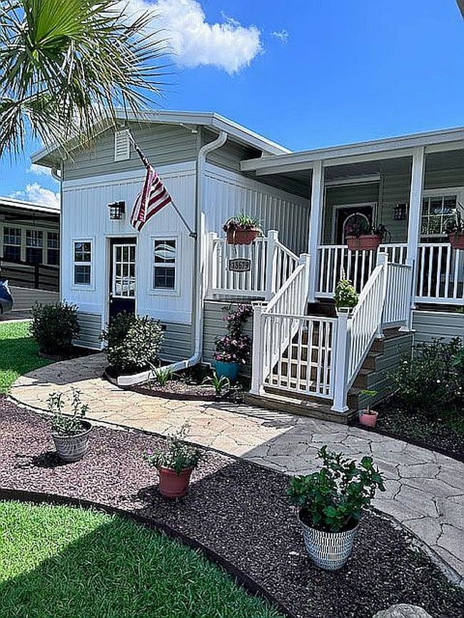Image of 18679 Pondview Dr