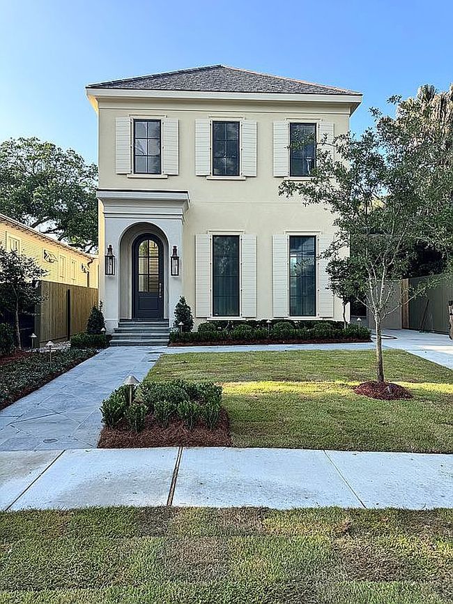 Image of 209 Avenue E