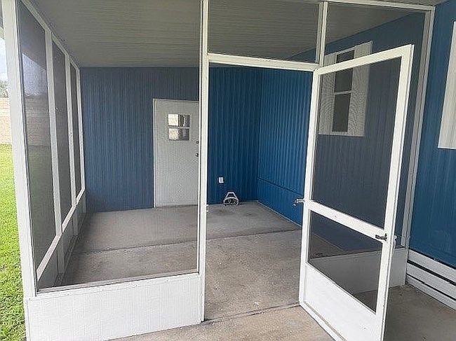 Photo of 817 Lakeshore Dr, Wildwood, FL