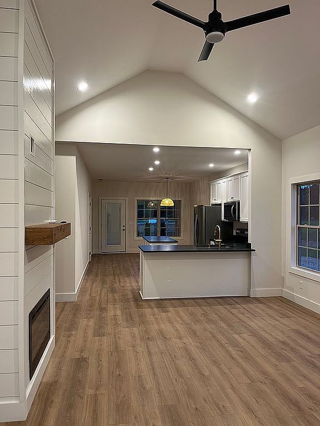 Additional photo 1 of property located at 1209 Shallowford St