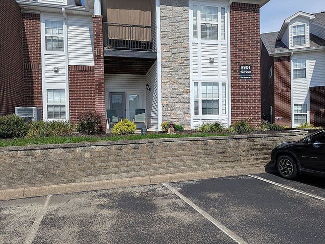 Photo of 9901 Club Springs Way Unit 102, Louisville, KY