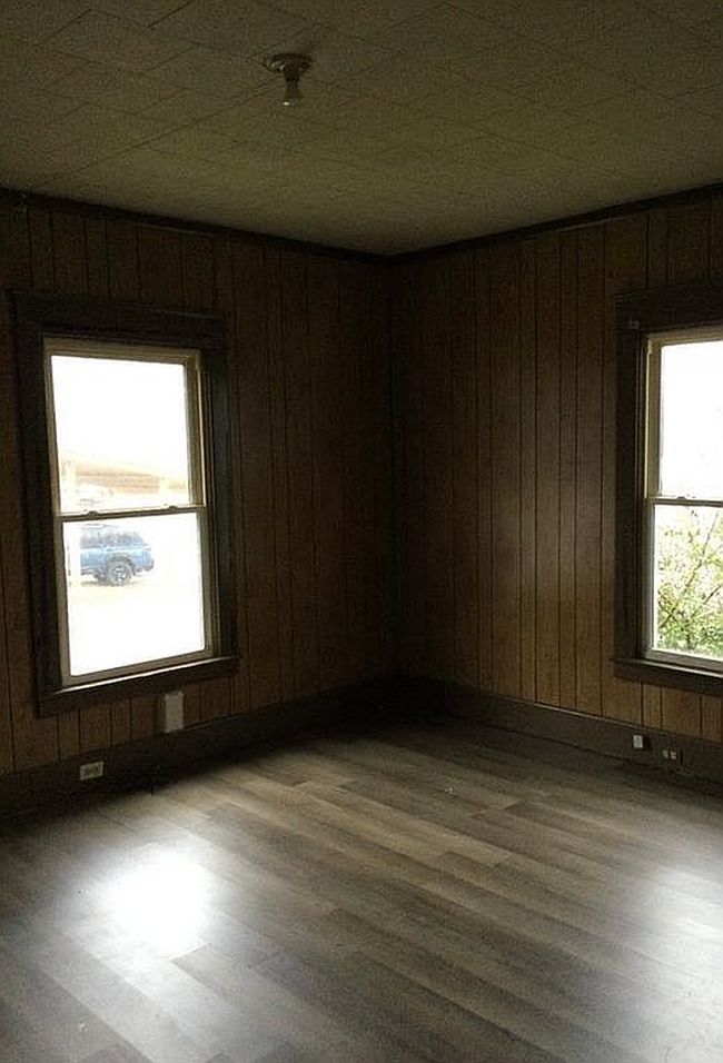 Image of 264 Broadway St