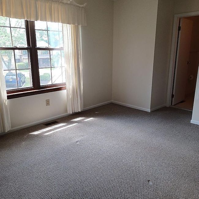 Photo of 4 Deborah Ct, Robbinsville, NJ