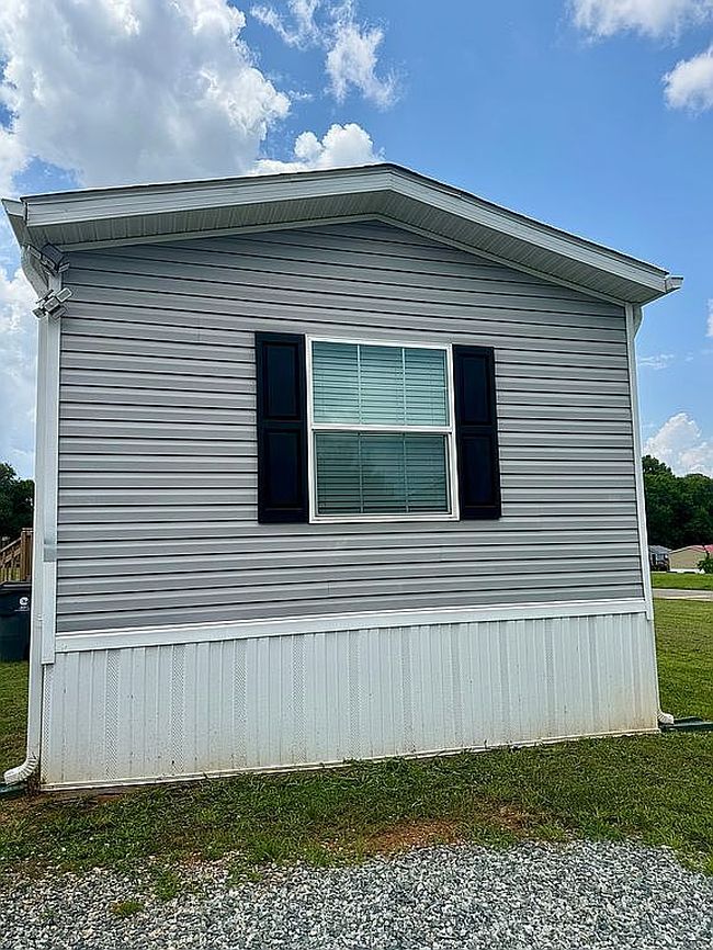 Photo of 2000 Paisley Dr, Haw River, NC