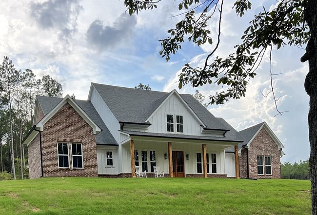 Photo of 215 Louise Rd