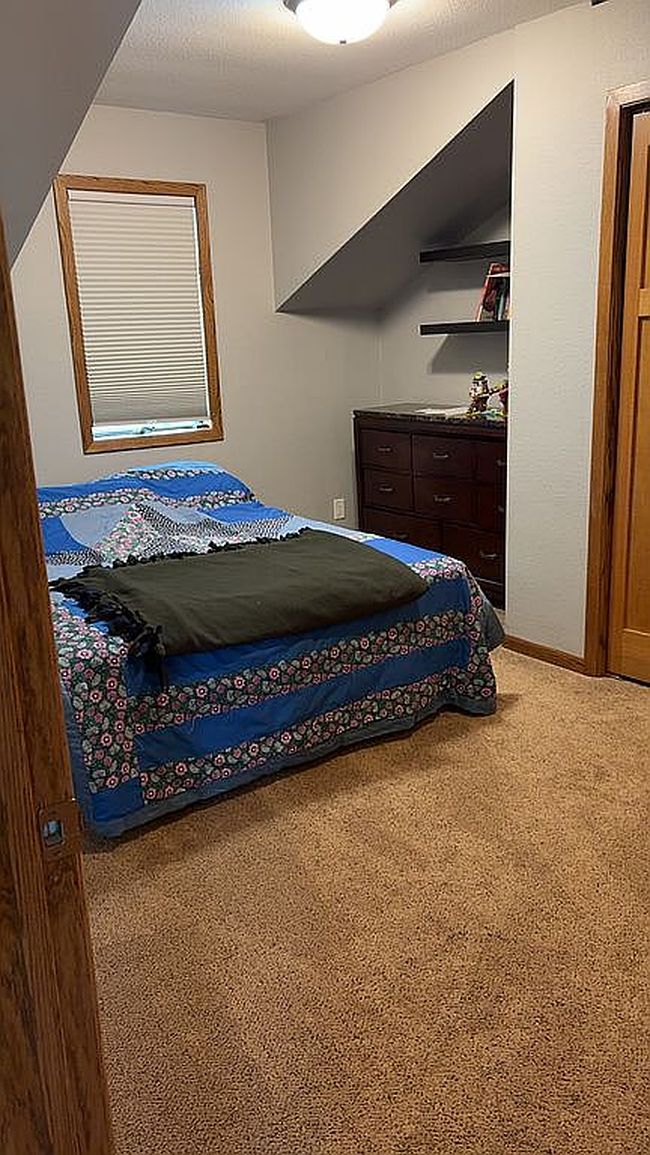 Photo of 1726 Cottage Row Rd, Cedar Falls, IA
