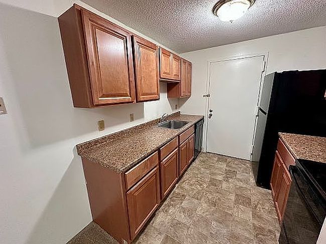 Photo of 6 Village Rock Ln Apt 17, Natick, MA