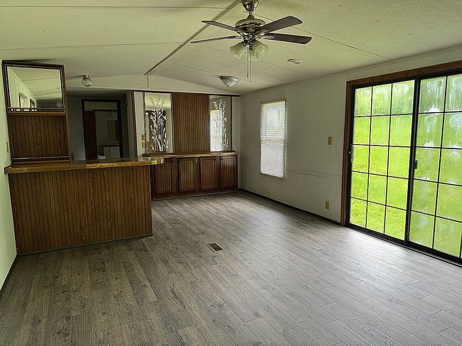 Photo of 2465 Highway 52, Loretto, KY