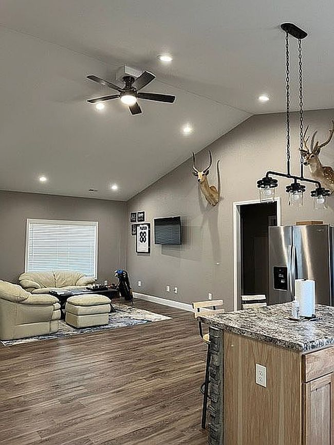 Image of 684 River Valley Rd