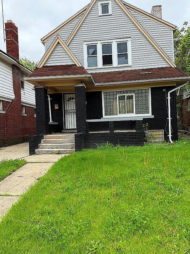 Image of 2439 Highland St