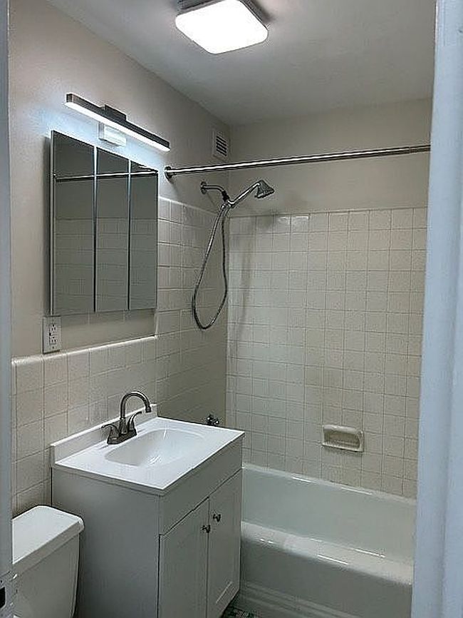Image of 1800 Roundhill Rd Apt 403
