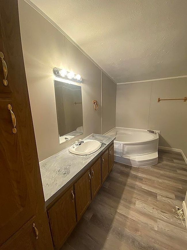 Photo of 53 Somerset St, Swartz Creek, MI